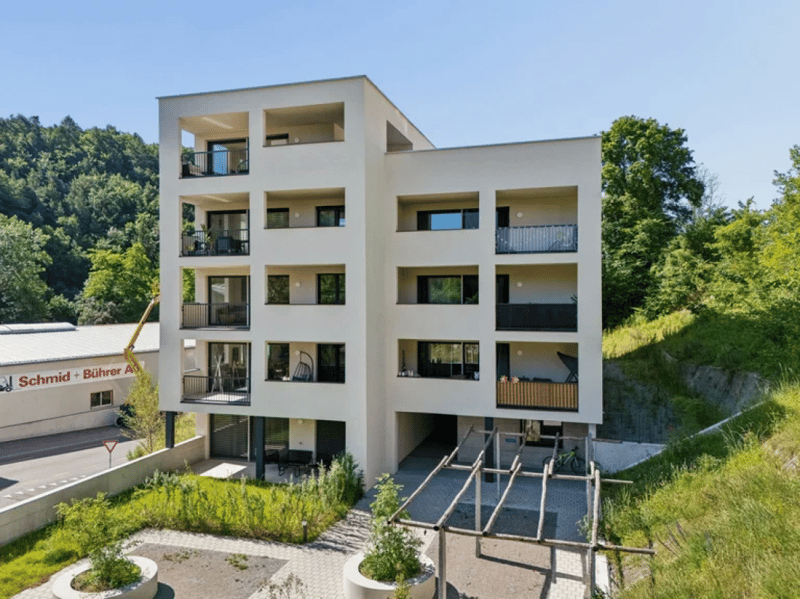 Der Neubau im Grünen in der Stadt Schaffhausen nähe dem Bahnhof