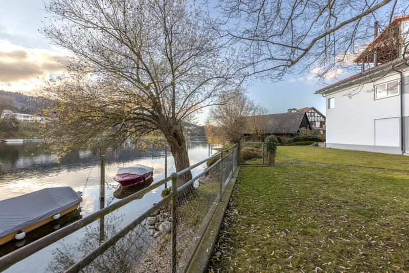 idyllische Lage am Ufer