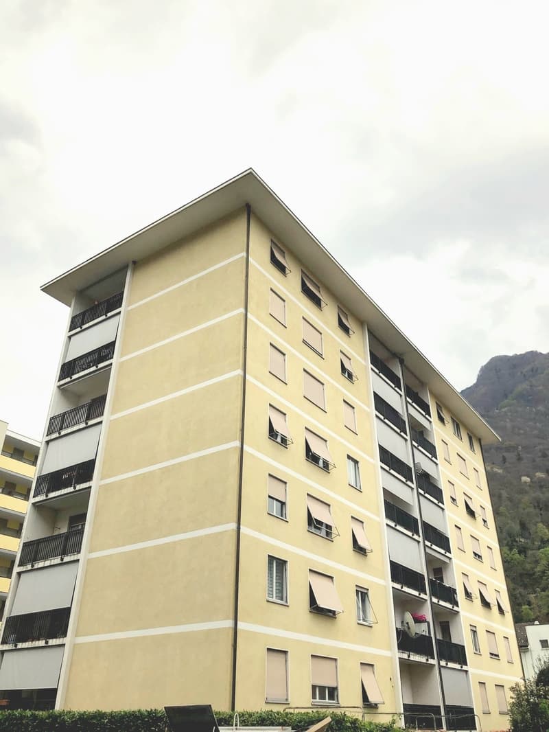 Bright 4-room apartment with balcony (2)