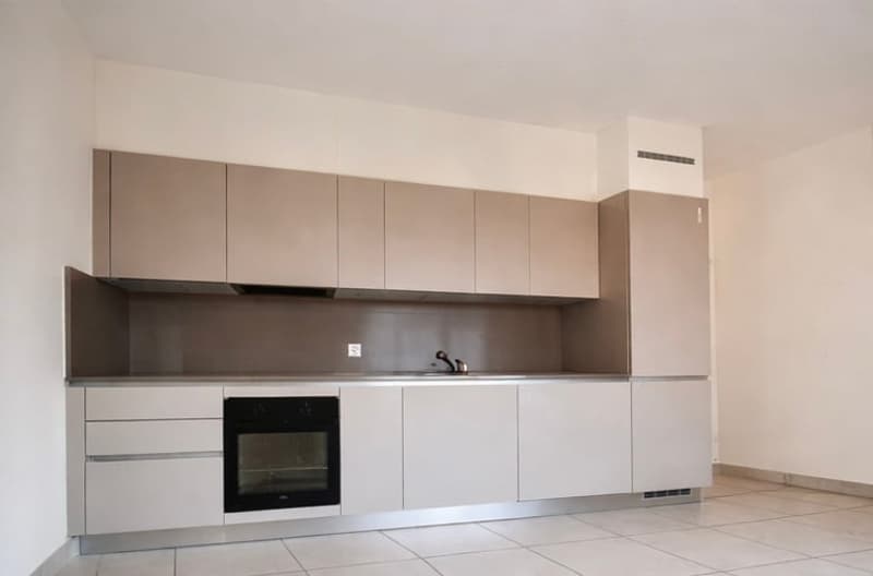 Bright 4-room apartment with balcony (3)