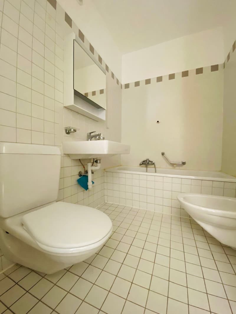 Bright 4-room apartment with balcony (7)