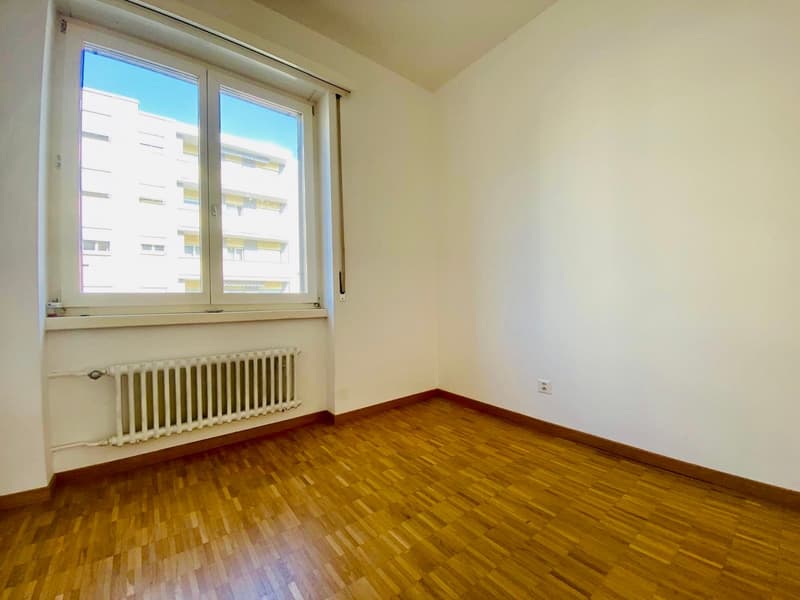 Bright 4-room apartment with balcony (5)