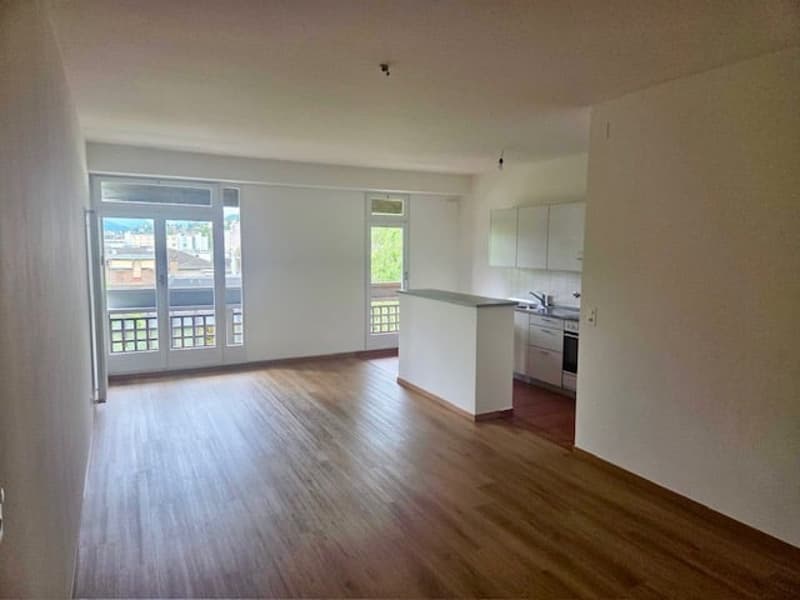 2 Lokale in einer gut erschlossenen Zone (2)
