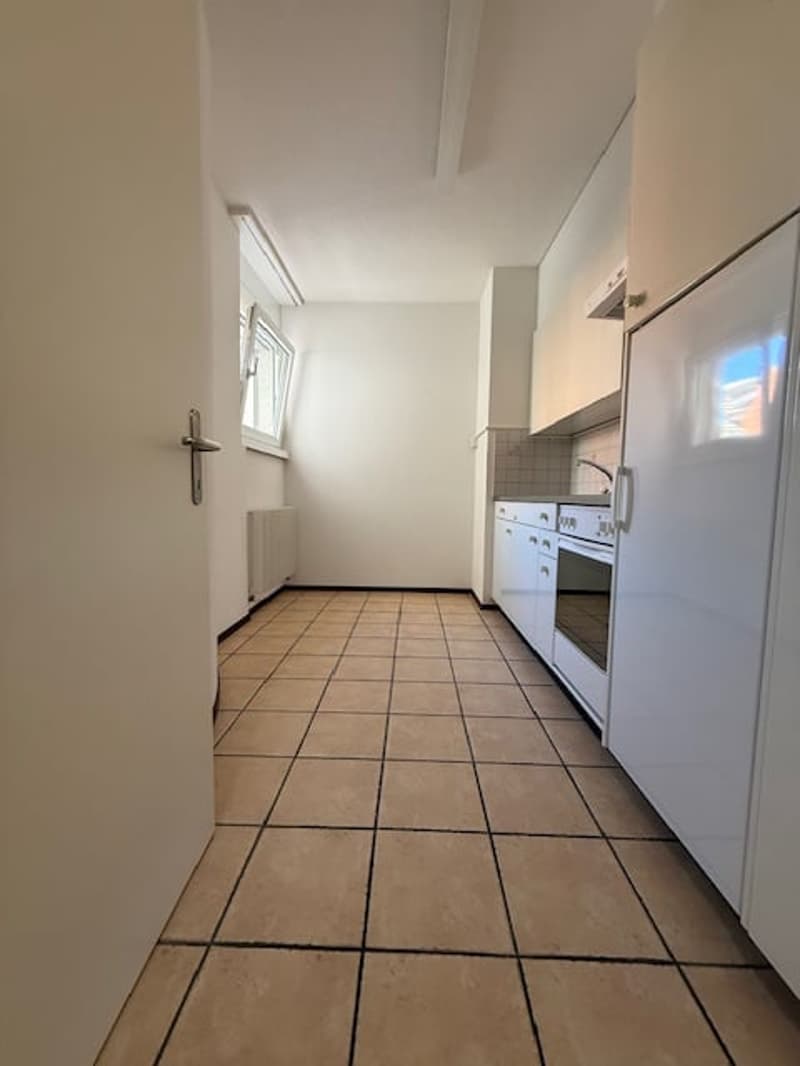 APARTMENT CLOSE TO ALL AMENITIES (5)