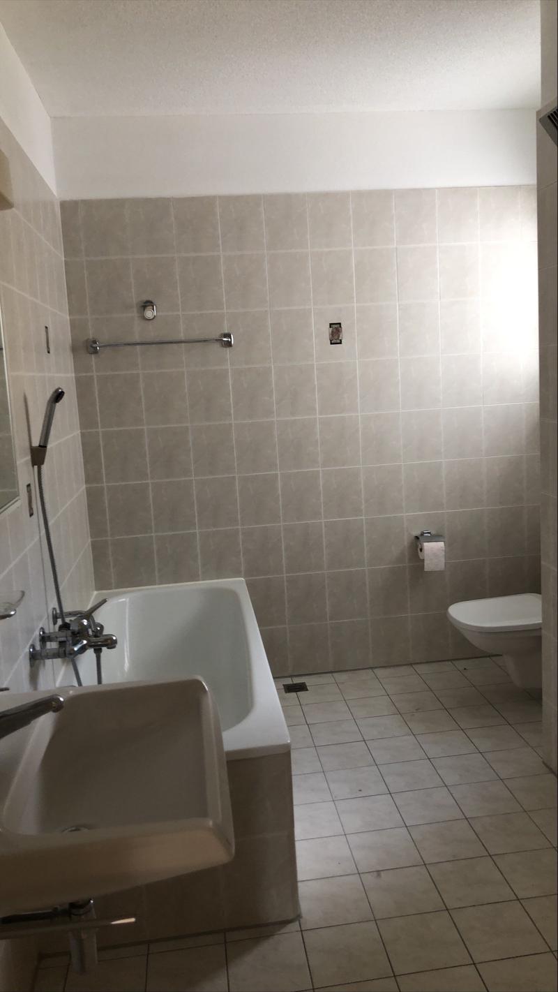 APARTMENT CLOSE TO ALL AMENITIES (6)