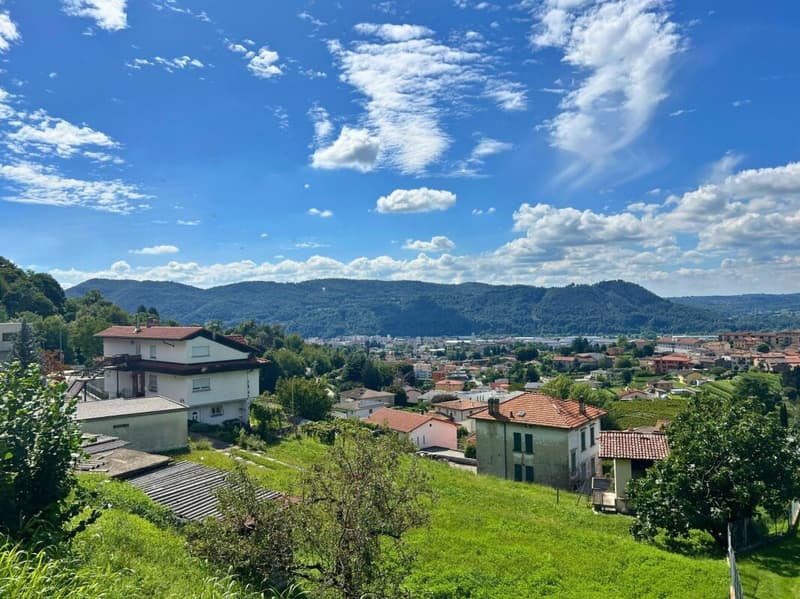 Terreno edificabile con vista aperta e soleggiato (2)