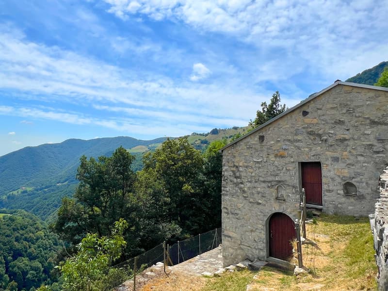 Jolie maison de campagne rénovée avec vue ouverte sur la vallée (1)