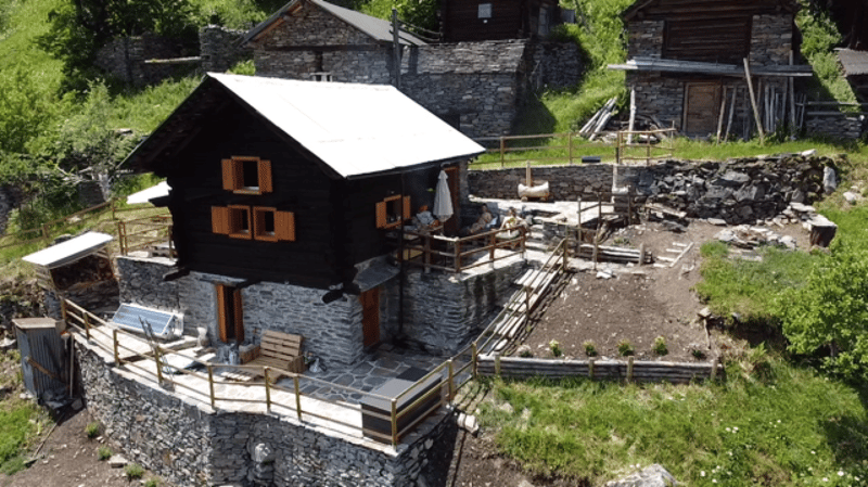 Magnificent rustic house in a quiet location (2)