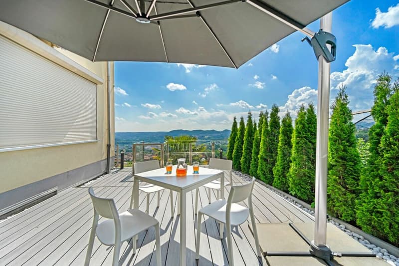 Ampia proprietà misto residenziale-commerciale con vista (3)