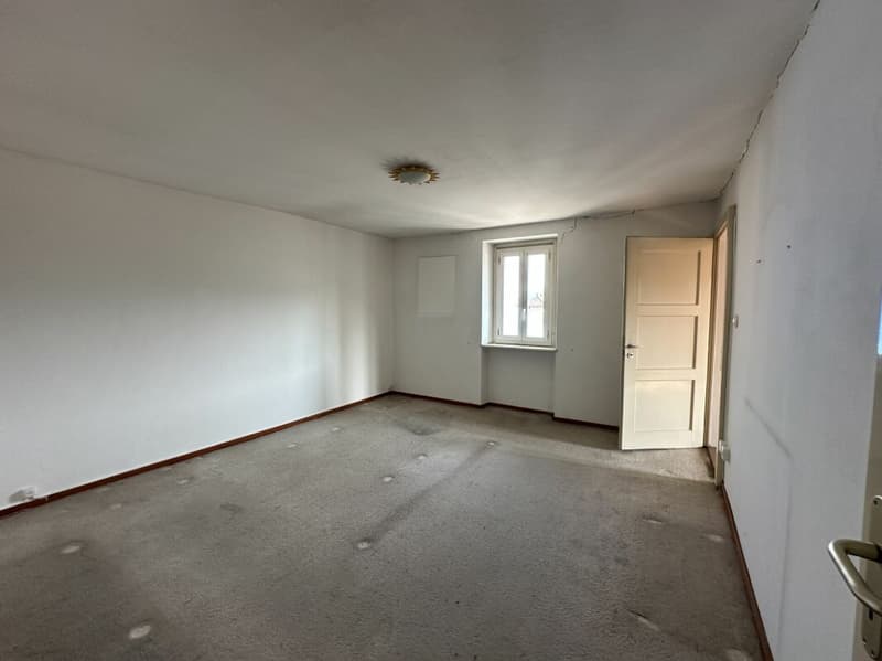 Interessante complesso abitativo da ristrutturare con corte privata e piccolo giardino (16)