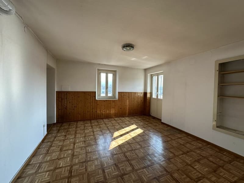Interessante complesso abitativo da ristrutturare con corte privata e piccolo giardino (7)
