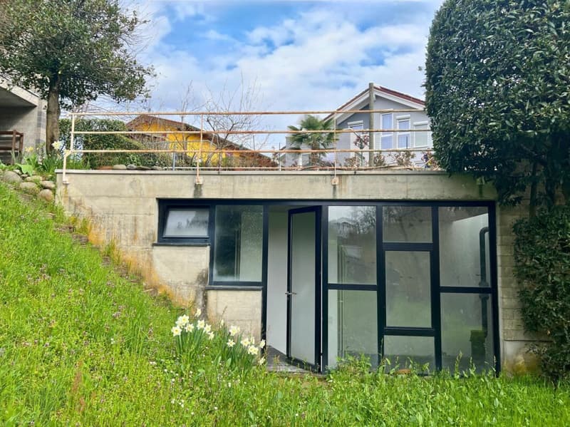 Casa unifamiliare su tre livelli con terrazza panoramica e giardino (14)