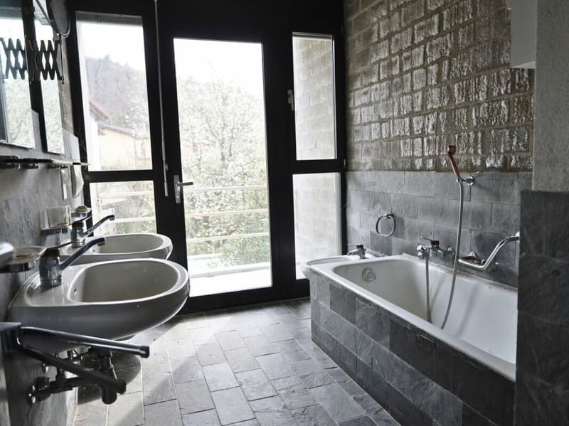 Casa unifamiliare su tre livelli con terrazza panoramica e giardino (12)