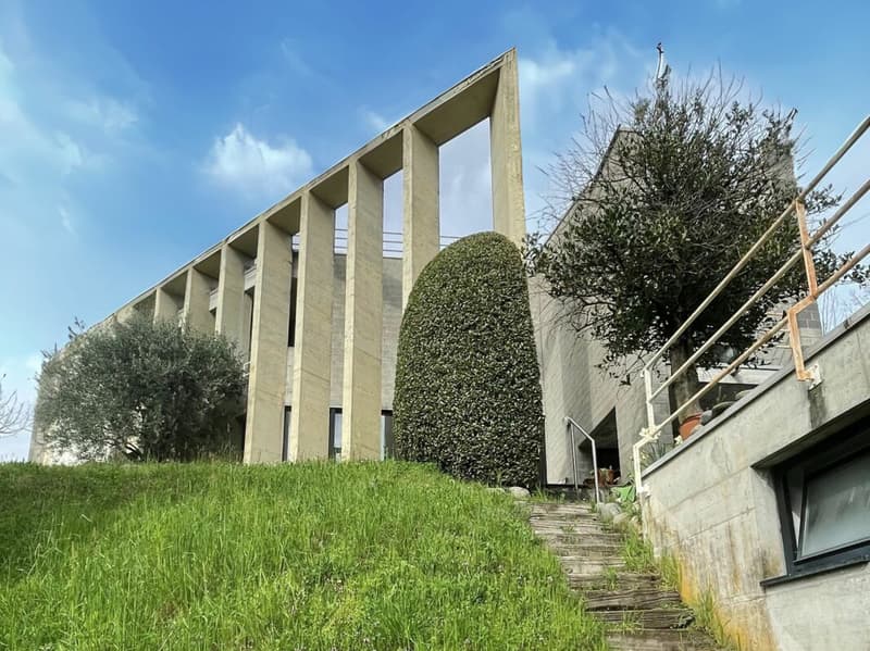Casa unifamiliare su tre livelli con terrazza panoramica e giardino (2)