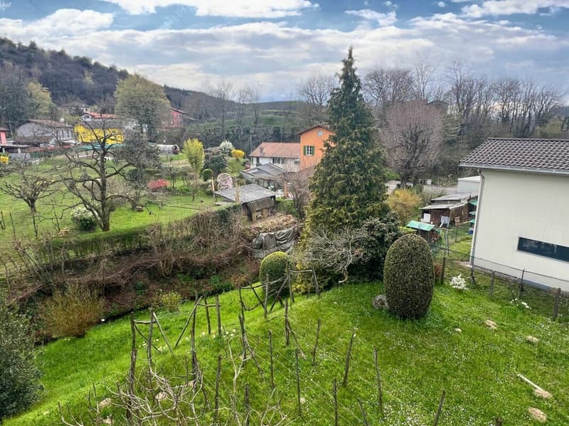 Casa unifamiliare su tre livelli con terrazza panoramica e giardino (17)