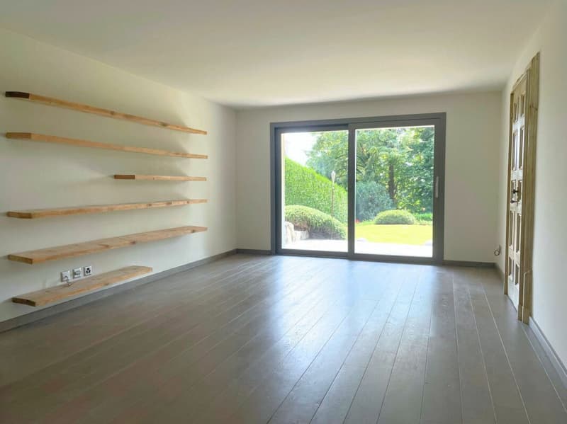 Casa unifamiliare ristrutturata con giardino e vista panoramica (11)