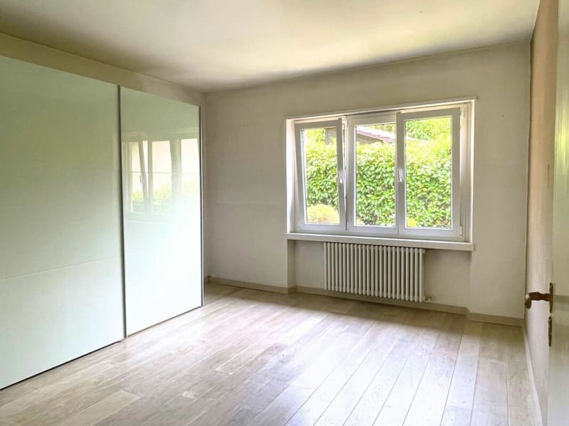 Casa unifamiliare ristrutturata con giardino e vista panoramica (9)