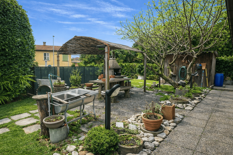 Casa unifamiliare con rustico, ampio giardino e piazzale privato (25)