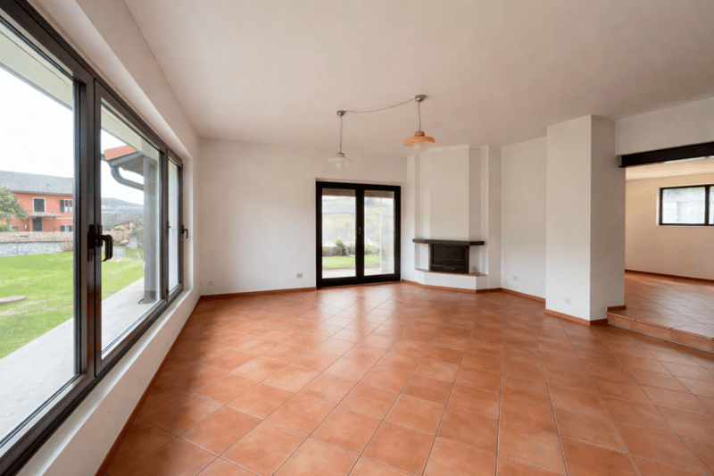 Casa unifamiliare con rustico, ampio giardino e piazzale privato (8)
