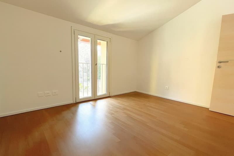 Modern 3.5-room attic apartment with balcony, view and two parking spaces (6)