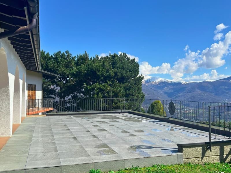 Weite Villa in der Natur mit Pool, Panoramablick und über 7'000 m² Grundstück (10)
