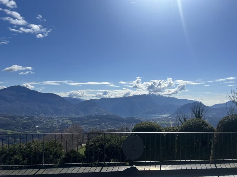 Weite Villa in der Natur mit Pool, Panoramablick und über 7'000 m² Grundstück (11)