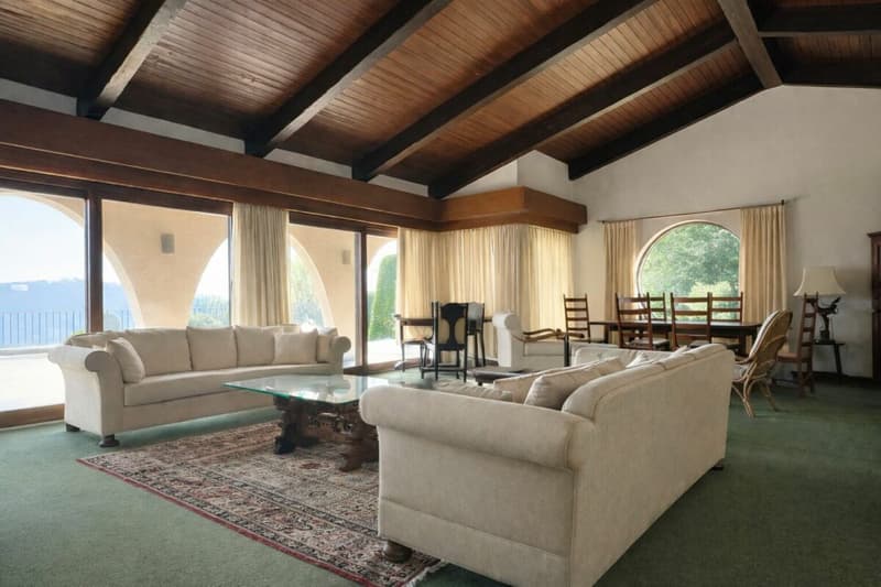 Weite Villa in der Natur mit Pool, Panoramablick und über 7'000 m² Grundstück (17)