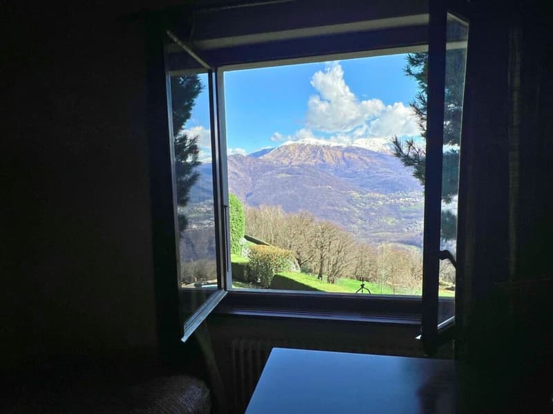 Weite Villa in der Natur mit Pool, Panoramablick und über 7'000 m² Grundstück (22)