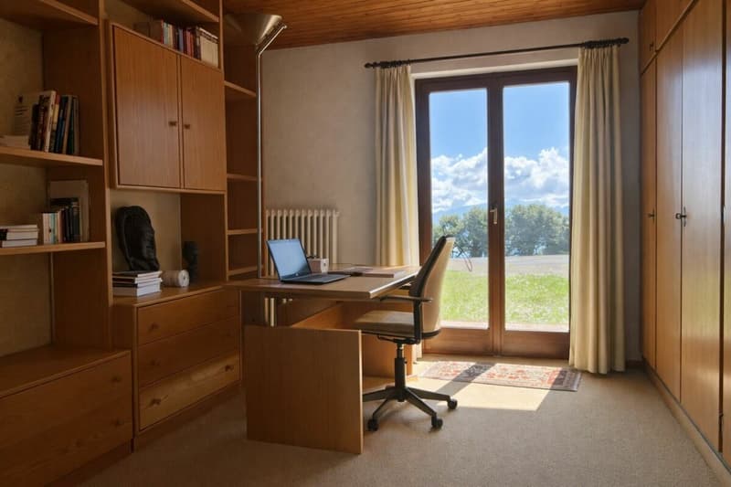Weite Villa in der Natur mit Pool, Panoramablick und über 7'000 m² Grundstück (21)