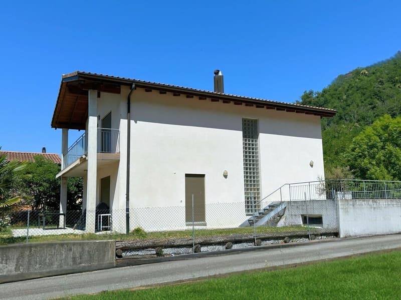 Interessantes Einfamilienhaus im Grünen, mit großem Hobbyraum/Garage und teilweisem Seeblick (19)