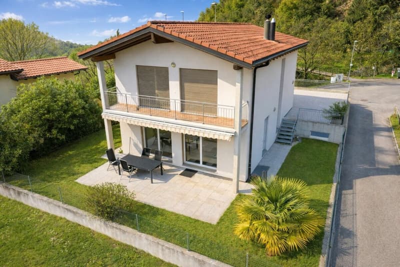 Interessantes Einfamilienhaus im Grünen, mit großem Hobbyraum/Garage und teilweisem Seeblick (1)