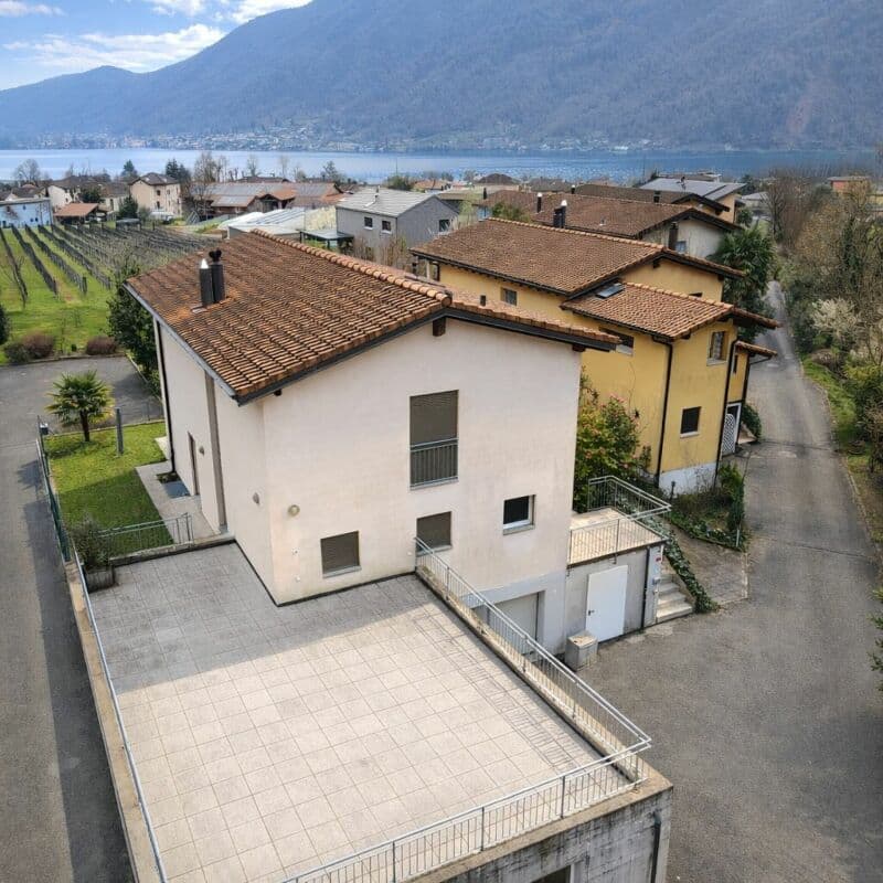 Interessantes Einfamilienhaus im Grünen, mit großem Hobbyraum/Garage und teilweisem Seeblick (17)