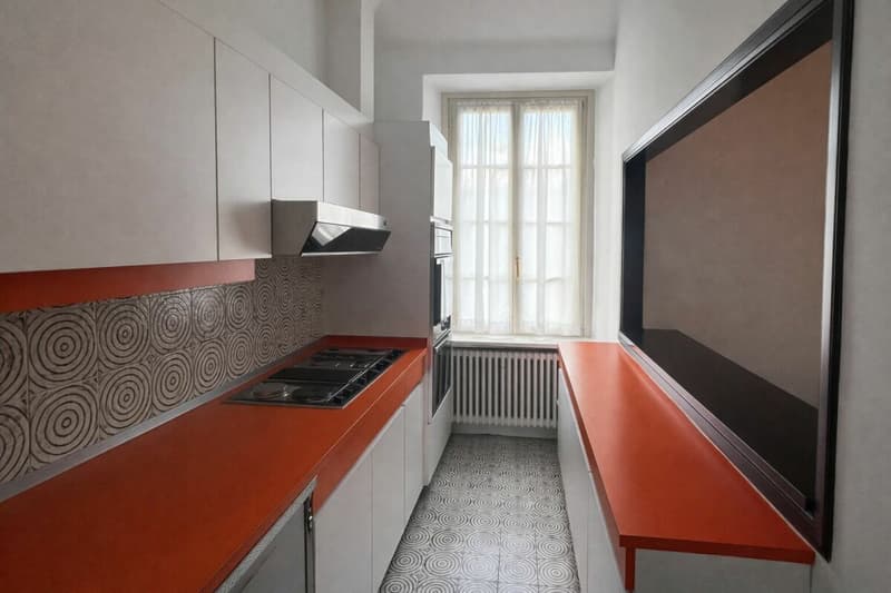 Villa élégante d'époque avec jardin et terrasses au cœur de Balerna (30)