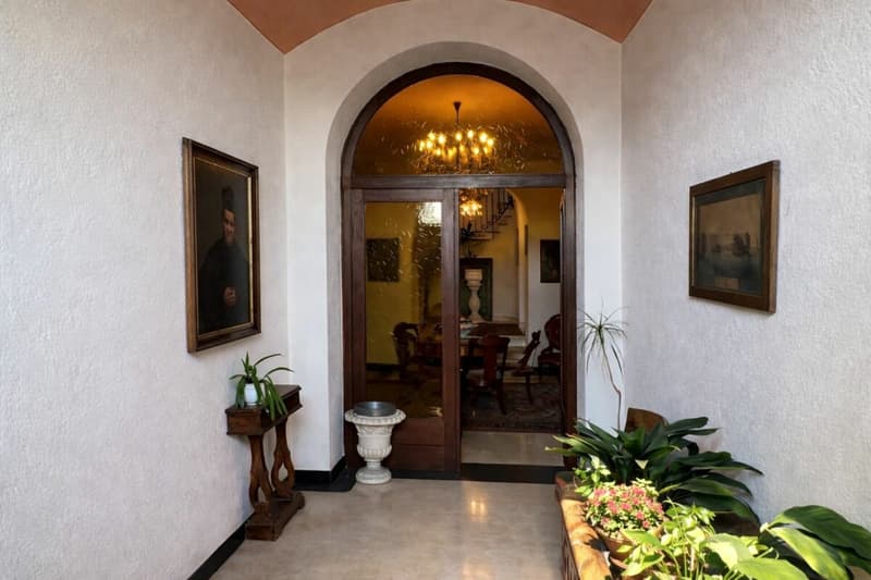 Villa élégante d'époque avec jardin et terrasses au cœur de Balerna (15)