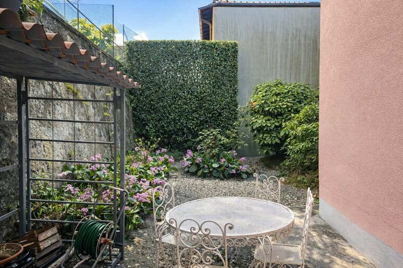 Villa élégante d'époque avec jardin et terrasses au cœur de Balerna (8)