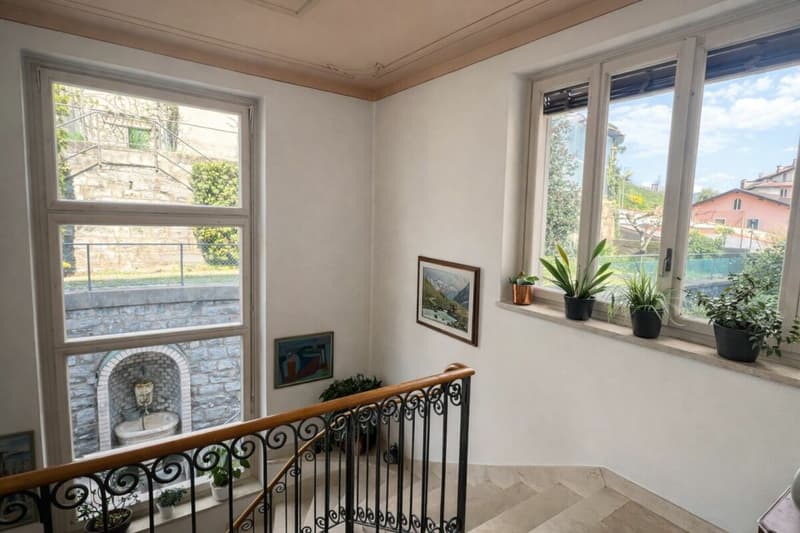 Villa élégante d'époque avec jardin et terrasses au cœur de Balerna (20)