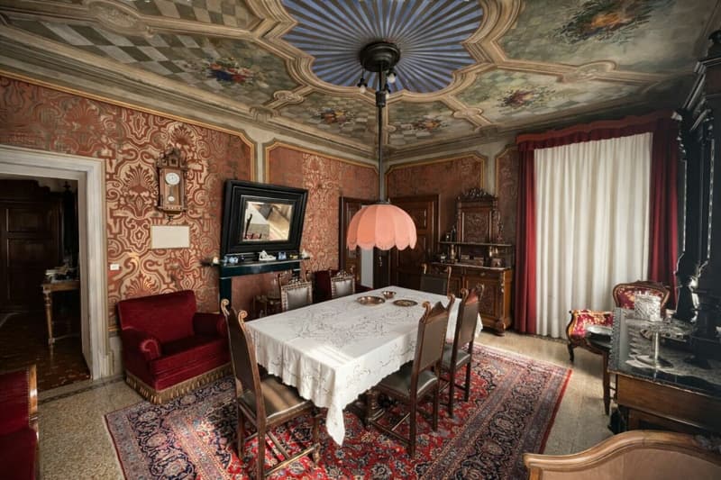 Villa élégante d'époque avec jardin et terrasses au cœur de Balerna (25)