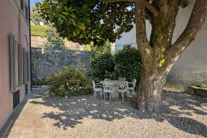 Villa élégante d'époque avec jardin et terrasses au cœur de Balerna (6)