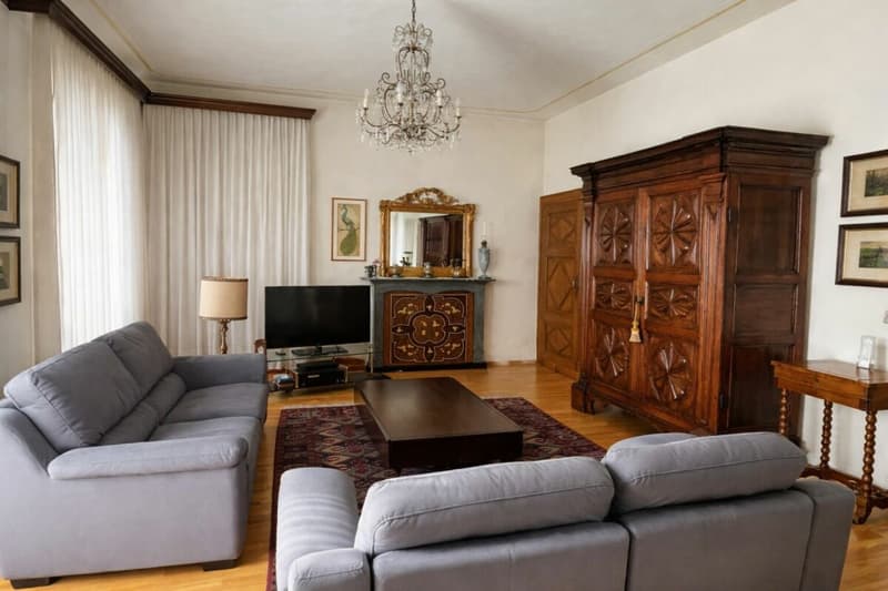 Villa élégante d'époque avec jardin et terrasses au cœur de Balerna (27)