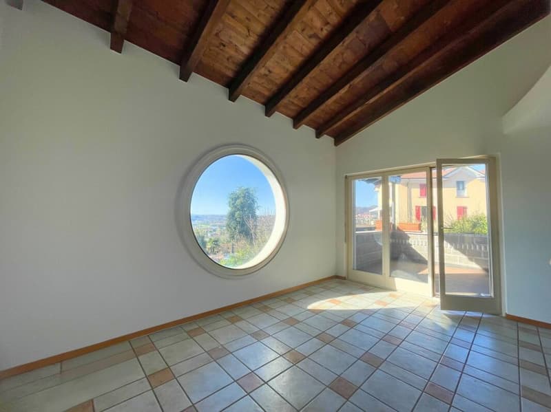 Interesting single-family house with independent apartment and garden (1)