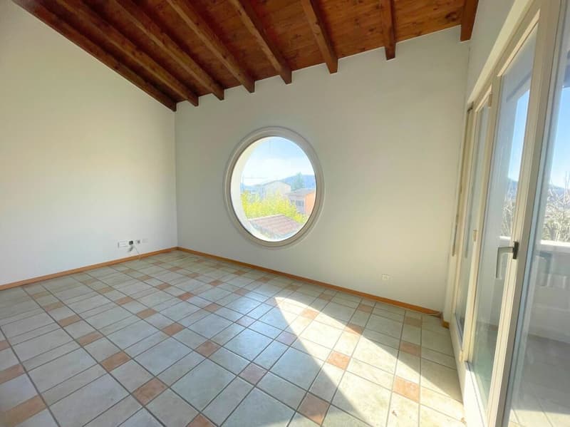 Interesting single-family house with independent apartment and garden (2)