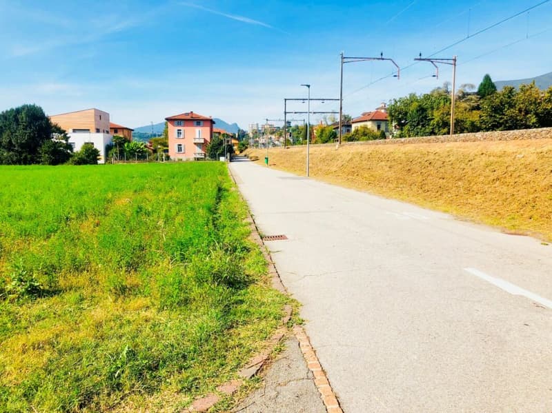 Terrain constructible de 2113 m² (3)