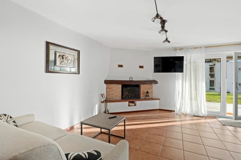 Single-family or semi-detached house with garden and open view (18)