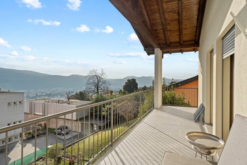 Single-family or semi-detached house with garden and open view (13)