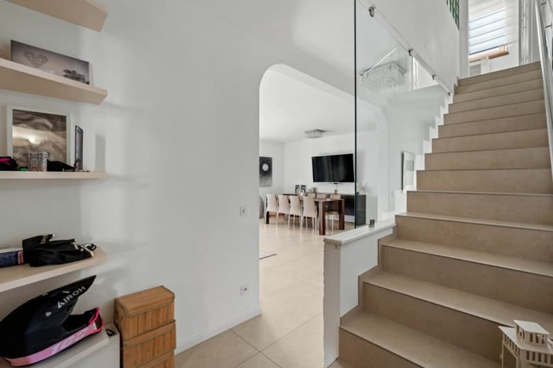 Single-family or semi-detached house with garden and open view (7)