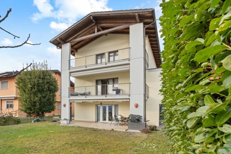 Single-family or semi-detached house with garden and open view (28)