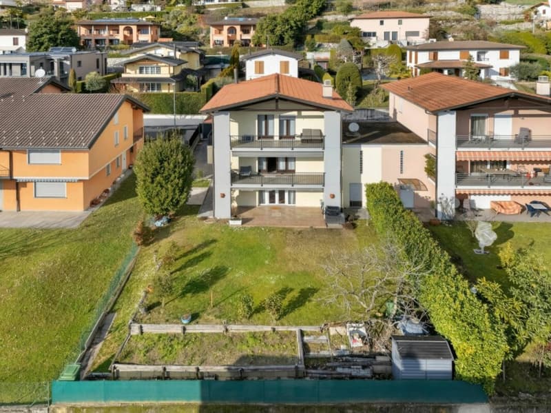 Single-family or semi-detached house with garden and open view (30)
