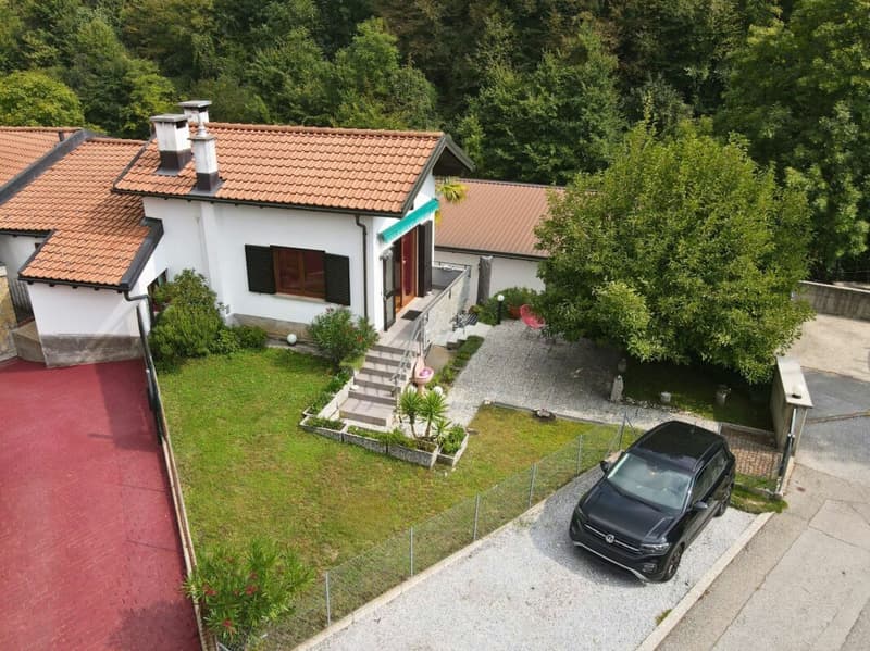 Schönes Einfamilienhaus in ruhiger Lage (1)