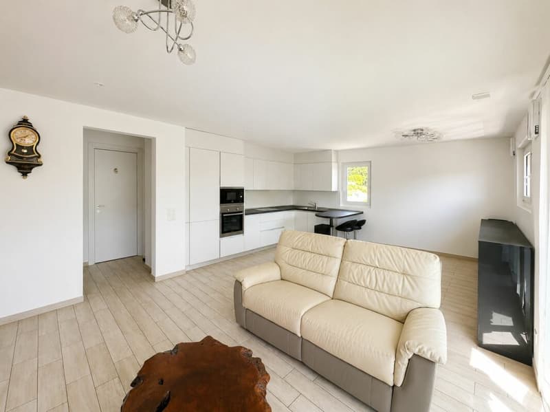 Helles 3.5-Zimmer-Apartment im letzten Stock mit offener Aussicht (5)
