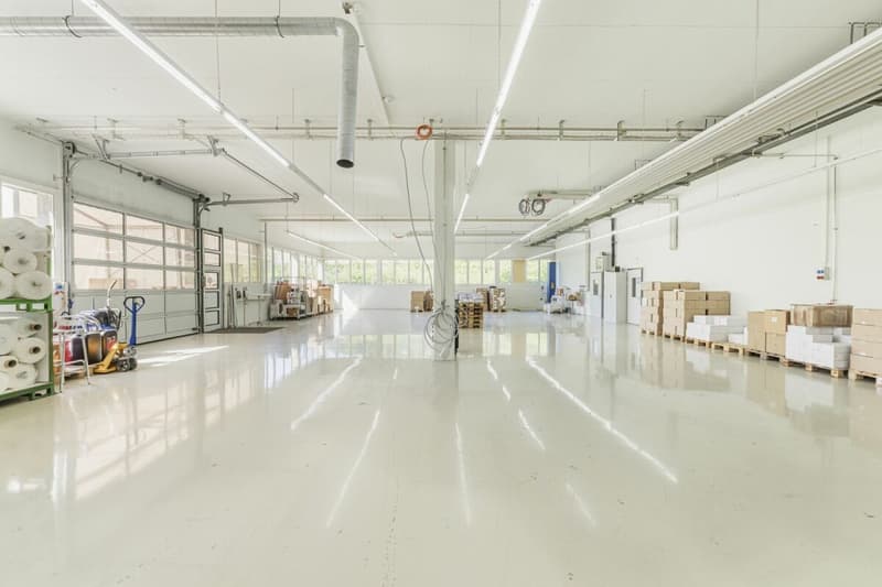 Spazio commerciale versatile e flessibile con collegamento di alta qualità a Schaffhausen (4)